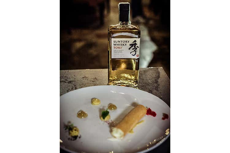 (Cinque whisky distribuiti Martini in un food pairing da stella Michelin)