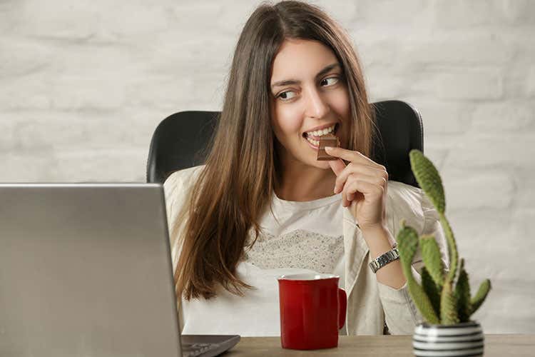 Dopo aver consumato il drink a base di cacao arricchito di flavonoidi i partecipanti vanno meglio alle prove mentali - Cioccolato toccasana per la mente Aiuta a risolvere quiz complessi Dopo aver consumato il drink a base di cacao arricchito di flavonoidi i partecipanti vanno meglio alle prove mentali - Cioccolato toccasana per la mente Aiuta a risolvere quiz complessi