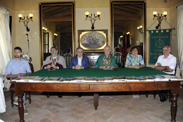 (Circolo enogastronomico La Franciacorta 150 persone al raduno di cantina Solive) (Circolo enogastronomico La Franciacorta 150 persone al raduno di cantina Solive)