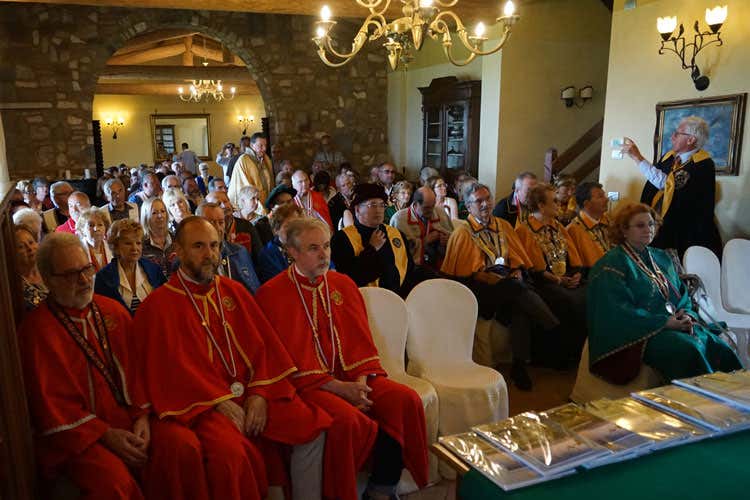 (Circolo enogastronomico La Franciacorta 150 persone al raduno di cantina Solive) (Circolo enogastronomico La Franciacorta 150 persone al raduno di cantina Solive)