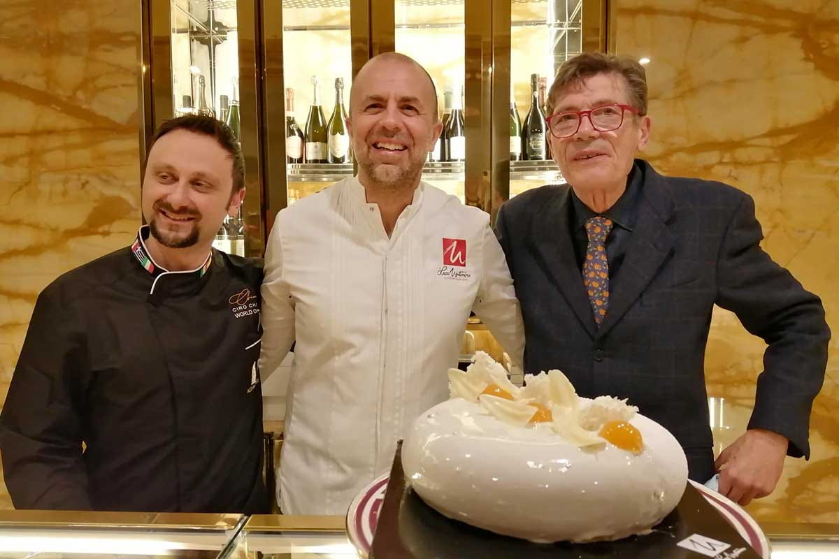 Da sinistra, Ciro Chiummo, Luca Montersino e Luigi Cremona Il panettone al cioccolato di Luca Montersino chiude la Velo Pastry Season
