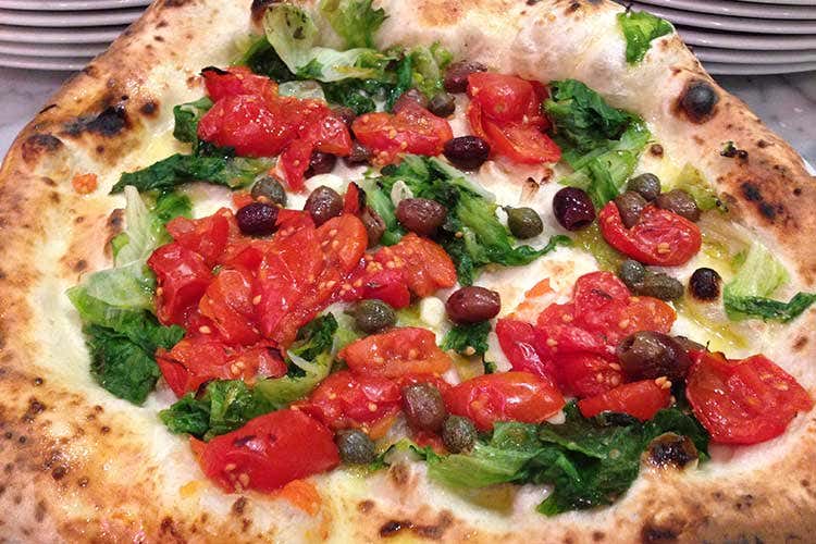 (Ciro Salvo, &egrave; tempo di svolte in pizzeria Dal vino al calice alla selezione degli oli)