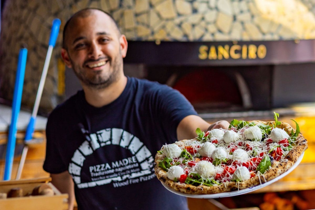 Pizzaiolo napoletano crea la pizza San Ciro per i detenuti del carcere di Brescia