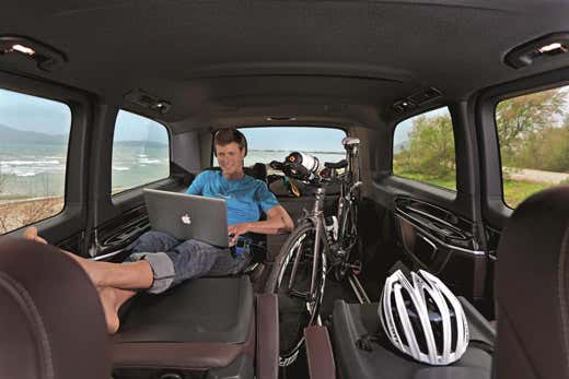 http://www.mercedes-benz.it/content/italy/mpc/mpc_italy_website/it/home_mpc/passengercars/home/new_cars/models/v-class/v-class.flash.html#_int_passengercars:home:model-navi:v-class