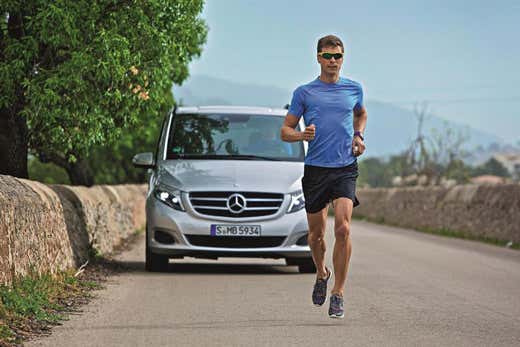 http://www.mercedes-benz.it/content/italy/mpc/mpc_italy_website/it/home_mpc/passengercars/home/new_cars/models/v-class/v-class.flash.html#_int_passengercars:home:model-navi:v-class