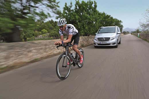 http://www.mercedes-benz.it/content/italy/mpc/mpc_italy_website/it/home_mpc/passengercars/home/new_cars/models/v-class/v-class.flash.html#_int_passengercars:home:model-navi:v-class