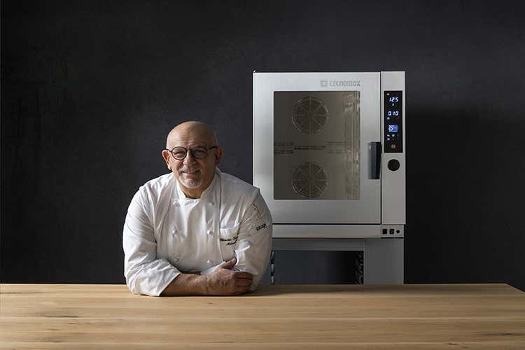 Claudio Sadler - Sadler riapre Chic’n Quick Cucina nuova firmata Tecnoinox