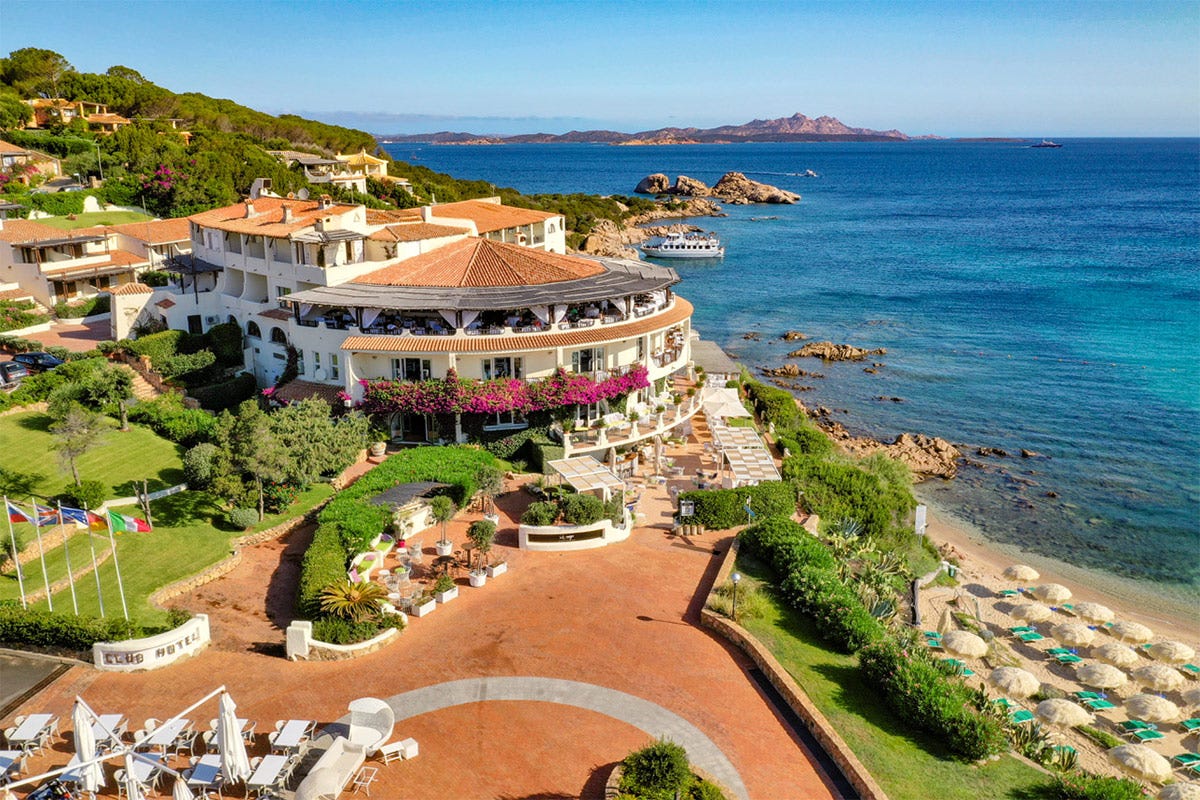 Club hotel, baja Sardinia Somu, a Baja Sardinia aperti in inverno: il coraggio vale la stella