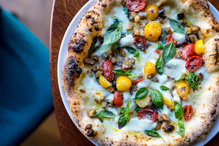 (Cocciuto, la pizza d'autore sbarca nel polo della moda milanese)