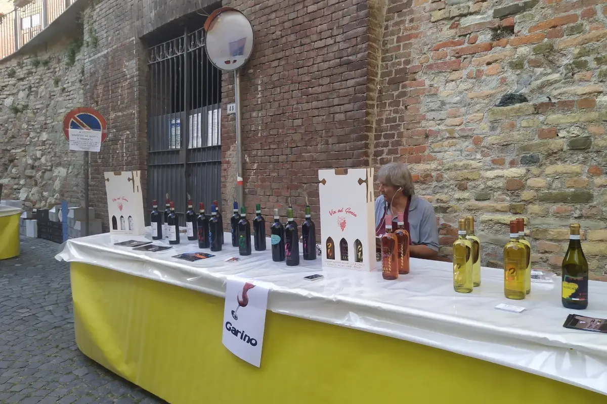 Stand del vino a Cocconato durante Cocco Wine Cocco Wine, grande festa in Monferrato con la Barbera