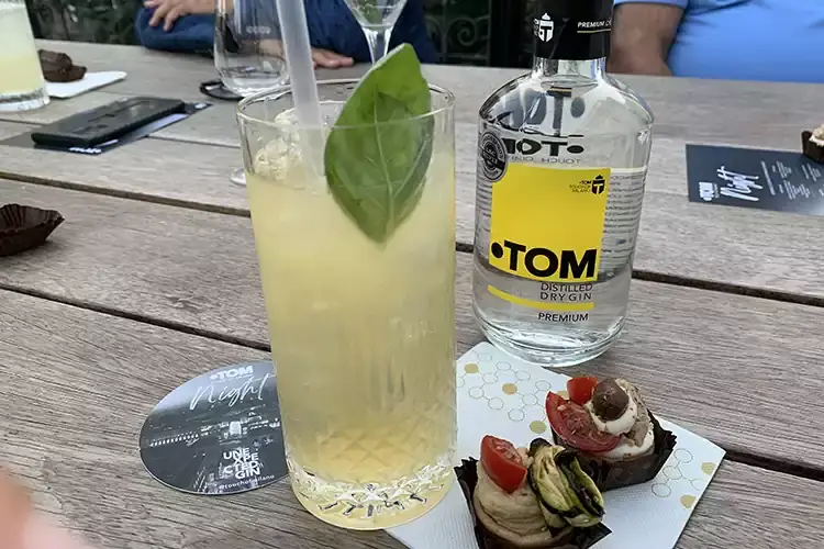 Il cocktail Tom's Flagship di Giorgio Cornalba Tom, premium dry gin di Milano