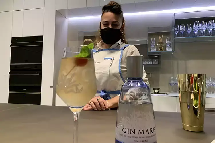 Il cocktail Caprese Gin Mare e pasticceria contemporanea prima dei The World&rsquo;s 50 Best Restaurants 2021