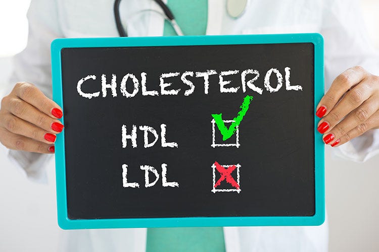 Distinguiamo tra colesterolo buono e colesterolo cattivo - Sport, frutta secca e pesci grassi per vincere il colesterolo cattivo