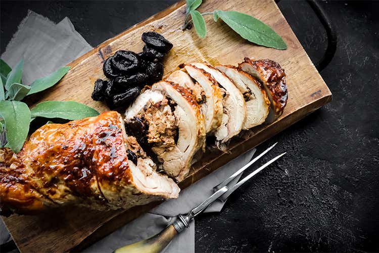 Coscia di tacchino ripiena di Prugne della California, noci e pancetta (ricetta di Peter Sidwell) - Collomb e Sidwell ambasciatori delle Prugne della California