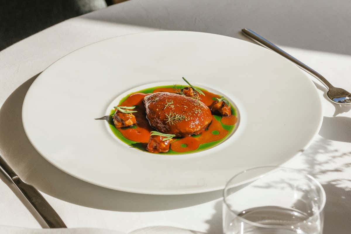 In Riva a Numana: un tocco francese tra mare cristallino e le colline del Conero