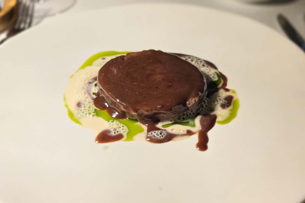 In Riva a Numana: un tocco francese tra mare cristallino e le colline del Conero