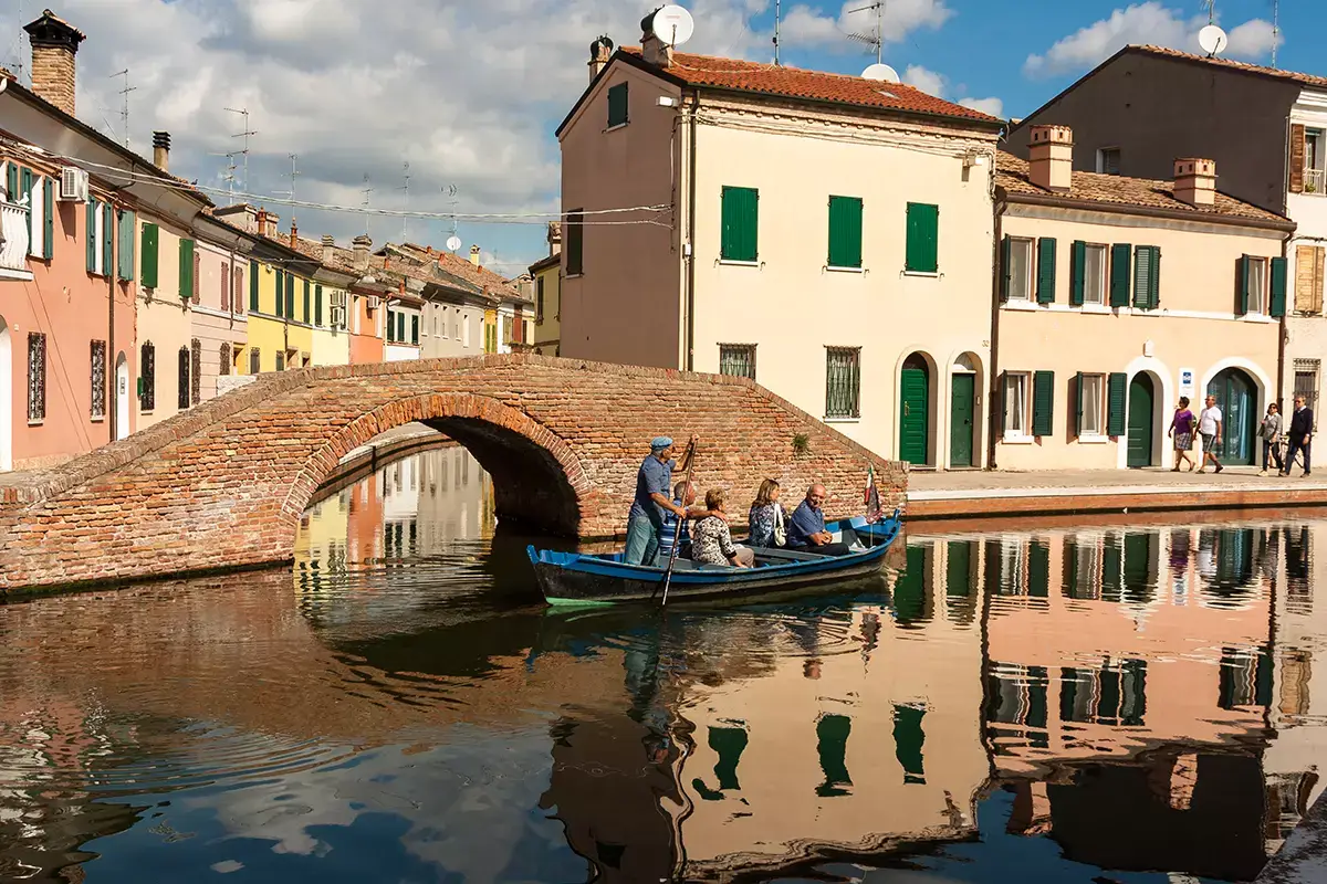 Consorzio Visit Ferrara - Comacchio - Foto di Roberto Fantinuoli Da Ferrara a Comacchio, in bici e sull&rsquo;acqua nella terra della dolce vita