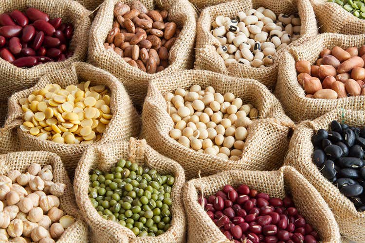 I legumi si conservano a lungo, hanno ottime proprietà nutitive e si possono utilizzare per molte preparazioni - Come fare una spesa intelligente? I consigli di Alessandro Circiello I legumi si conservano a lungo, hanno ottime proprietà nutitive e si possono utilizzare per molte preparazioni - Come fare una spesa intelligente? I consigli di Alessandro Circiello