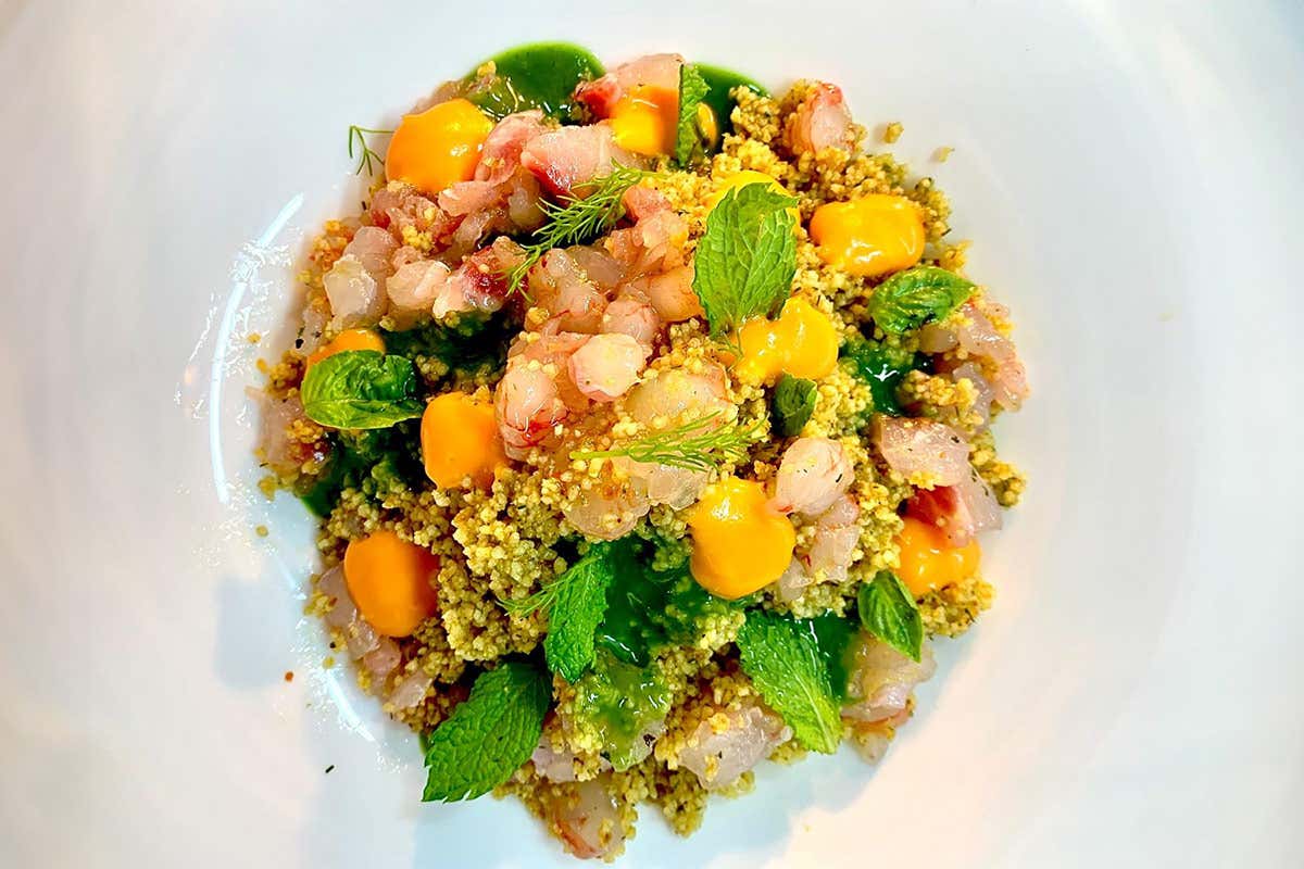 Come preparare un cous cous mediterraneo ricco di agrumi e erbe