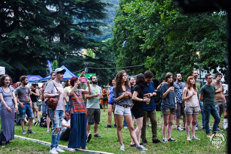 (Birra artigianale del Lago di Como Torna il festival Como Always Hop)