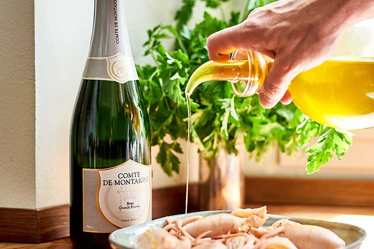 Il patron vede nella tempestivit&agrave; dei suoi Champagne l'arma in pi&ugrave; (Comte de Montaigne Lo Champagne che sa aspettare)