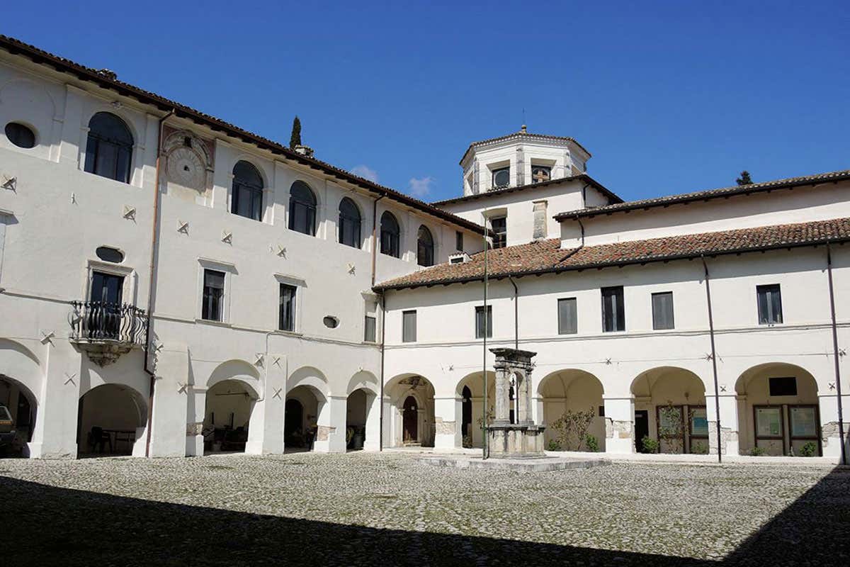 Dove mangiare la cucina abruzzese autentica all'interno di un convento medievale Dove mangiare la cucina abruzzese autentica all'interno di un convento medievale