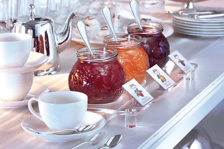 Linea trasparente (Con gli espositori Darbo la giornata in hotel inizia al meglio) Linea trasparente (Con gli espositori Darbo la giornata in hotel inizia al meglio)