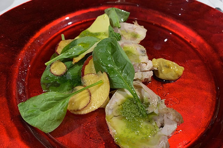 Coniglio marinato in evo con insalata di pesche e mango con pesto alla menta Olio extravergine di oliva Il piacere al centro dell’Etruria