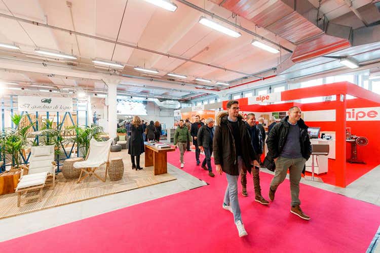 (Connessi con il settore Expo Riva Hotel dialoga con gli operatori) (Connessi con il settore Expo Riva Hotel dialoga con gli operatori)