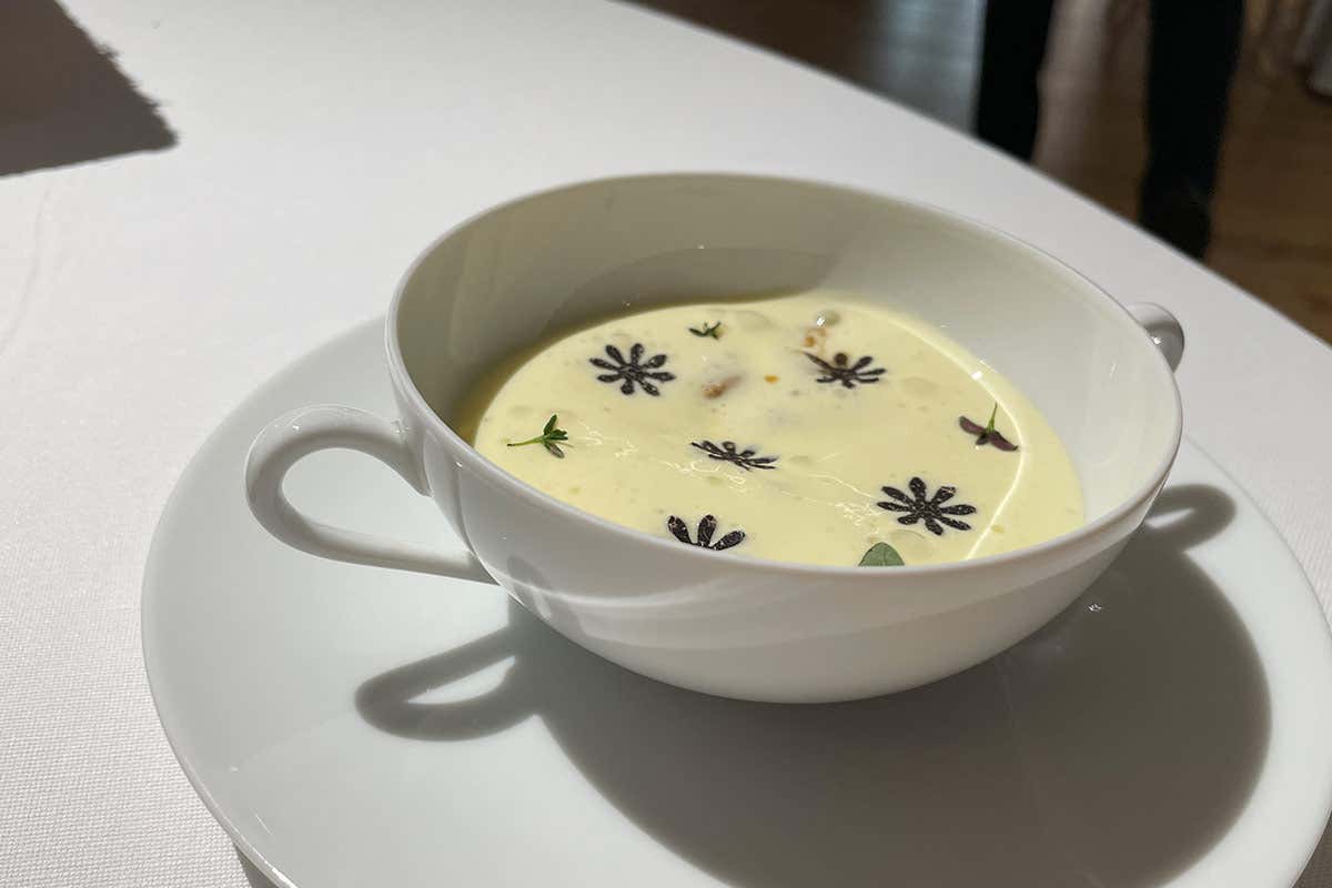 Consommé di cipolla Grand Hotel Royal e Golf, dove la stella di Griffa illumina Courmayeur