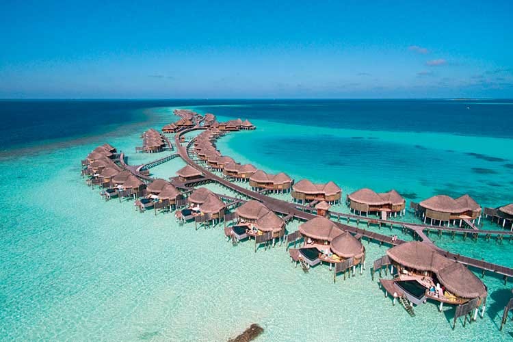 (Constance Halaveli e Constance Moofushi Alle Maldive tra lusso e sostenibilità)