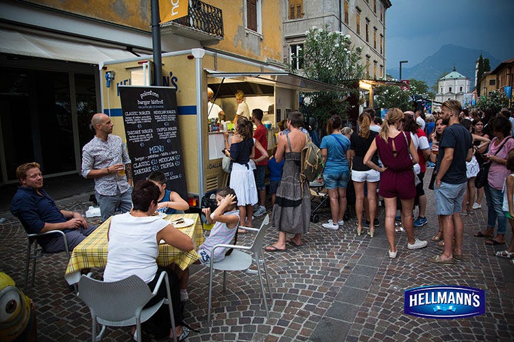 Continua l’Hellmann’s Food Truck Tour Una serata di gusto a Riva del Garda