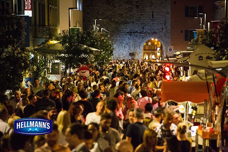 Continua l’Hellmann’s Food Truck Tour Una serata di gusto a Riva del Garda