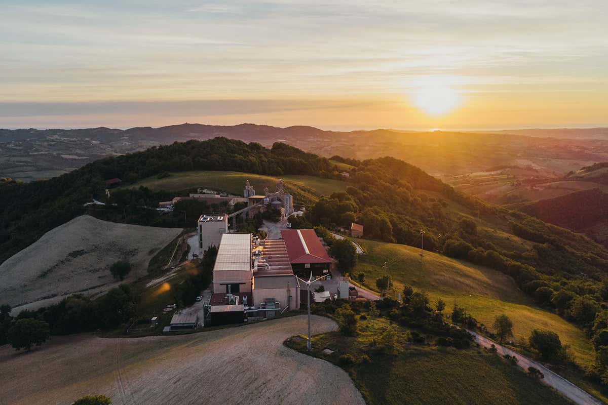 Cooperativa Girolomoni, area produttiva Girolomoni, nuova identità per i 50 anni ma stessi valori Cooperativa Girolomoni, area produttiva Girolomoni, nuova identità per i 50 anni ma stessi valori