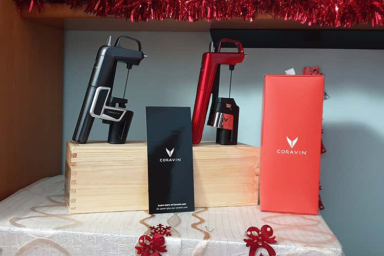 Sotto l’albero... del sommelier Coravin Pivot, vino sempre perfetto Sotto l’albero... del sommelier Coravin Pivot, vino sempre perfetto