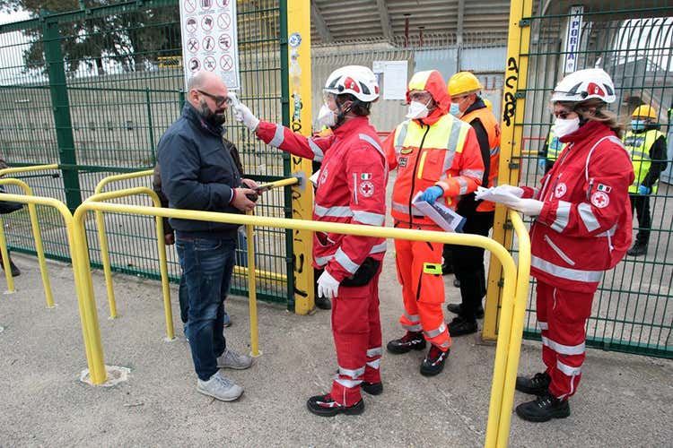I sanitari leccesi visitano i tifosi bergamaschi - Coroanvirus come Garibaldi L'affetto terrone ai malati del Nord I sanitari leccesi visitano i tifosi bergamaschi - Coroanvirus come Garibaldi L'affetto terrone ai malati del Nord