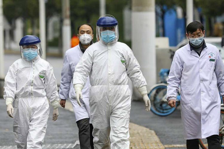 La Cina prende provvedimenti sugli arrivi dall'Italia - Coronavirus, Cina: 8 casi dall'Italia Scaffali vuoti in Uk e Stati Uniti