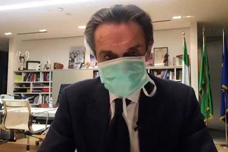 Subito polemica sulla mascherina di Fontana. Il Governatore: «Unica disponibile» - Coronavirus, aggiornamenti live Subito polemica sulla mascherina di Fontana. Il Governatore: «Unica disponibile» - Coronavirus, aggiornamenti live