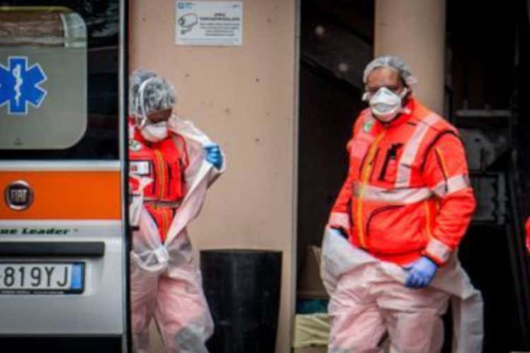 La lombardia dimezza i contagi ma ci sono 40mila tamponi in meno La lombardia dimezza i contagi ma ci sono 40mila tamponi in meno