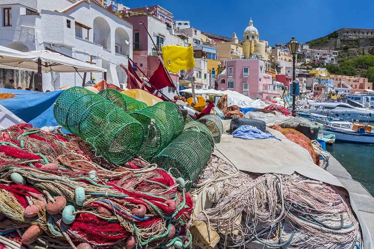 Corricella L&rsquo;importanza del tempo ovvero Procida a piedi