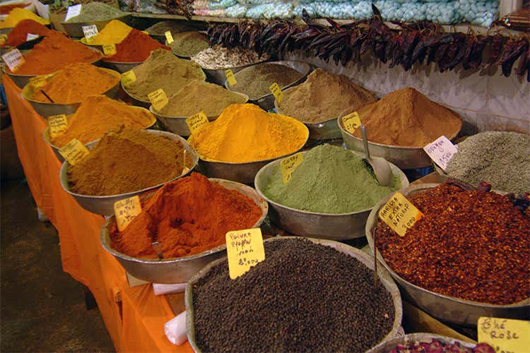 Corse di dromedari e cucina tunisina al Festival internazionale del Sahara