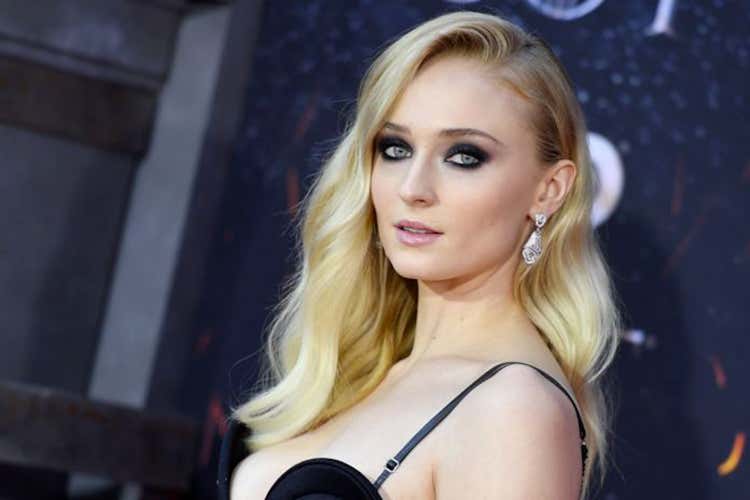 Sophie Turner (Cortina, regina della pellicola Anche la Turner lì a registrare)