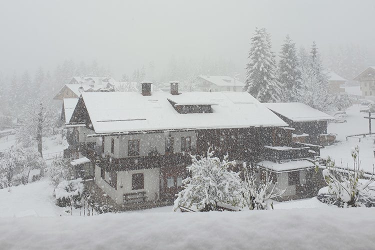 Cortina d'Ampezzo sotto la neve (Cortina, regina della pellicola Anche la Turner lì a registrare)