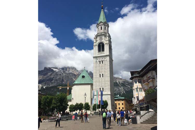 Cortina in rosa tra gourmet e Enrosadira Piatti e dolci tipici al tramonto