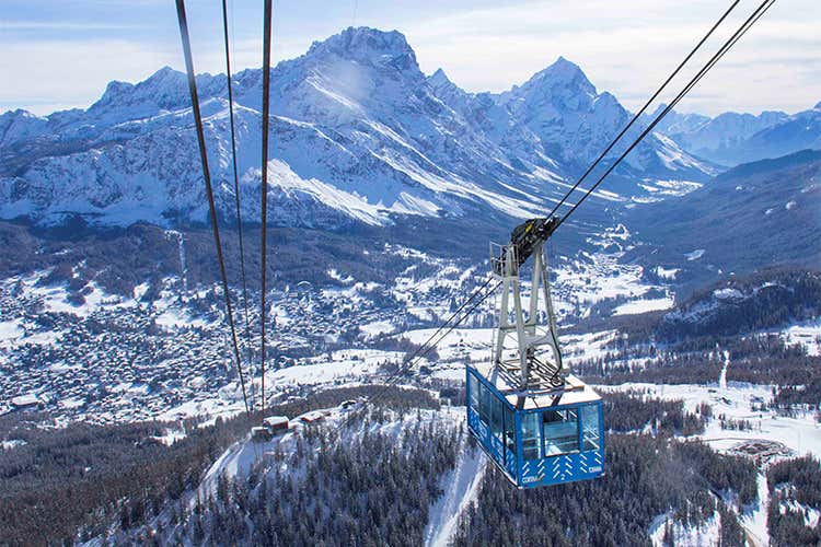 Cortina, un Carnevale per tutti i gusti Cucina e sci sul comprensorio di Tofana Cortina, un Carnevale per tutti i gusti Cucina e sci sul comprensorio di Tofana