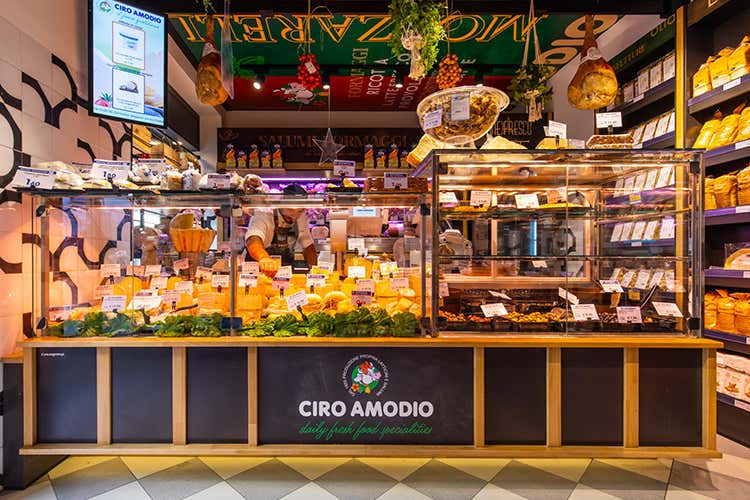 Nuova vita per i negozi di vicinato Costa Group interpreta le botteghe Nuova vita per i negozi di vicinato Costa Group interpreta le botteghe