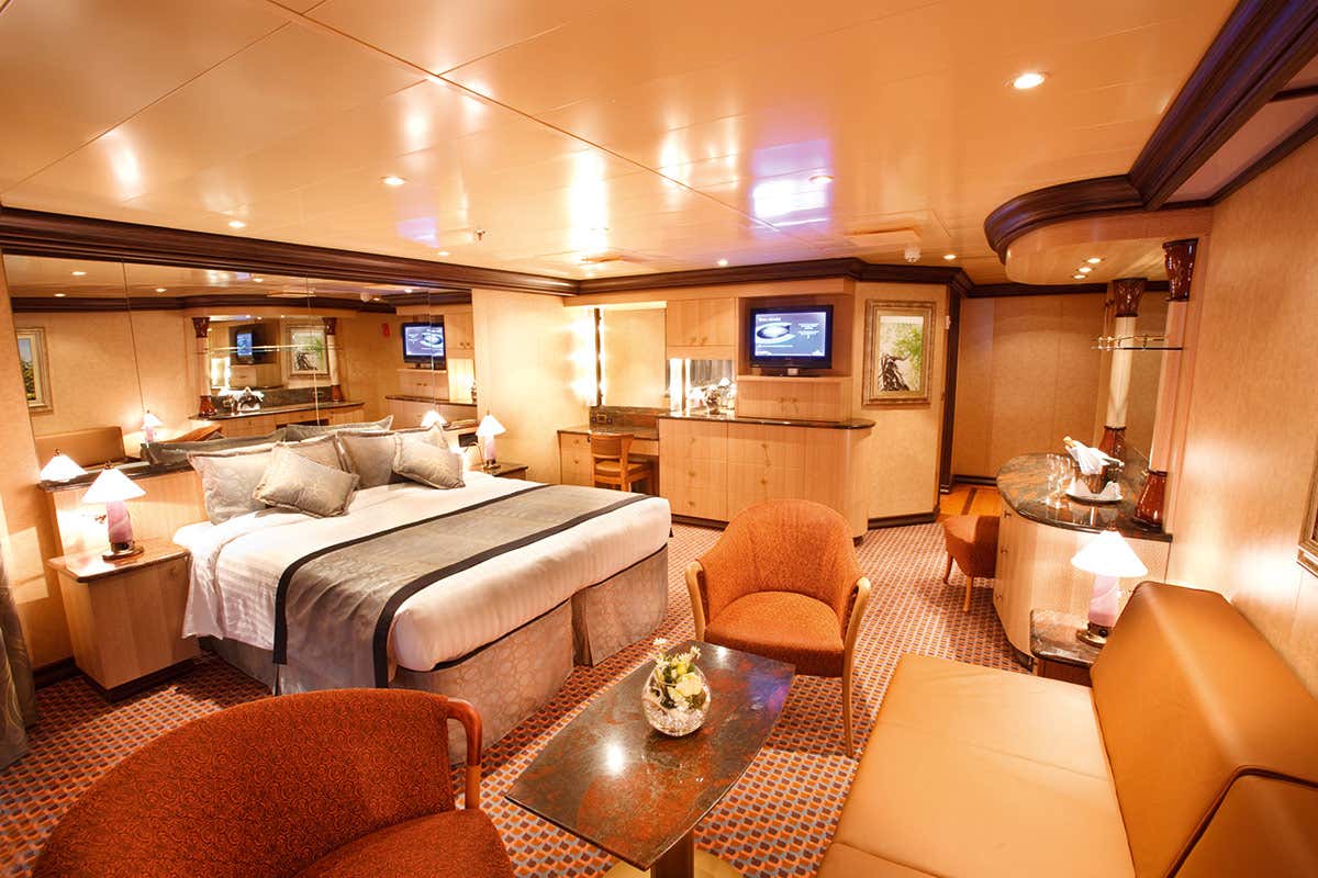 Costa Luminosa, suite Crociere, settore ancora in difficoltà. Ma reggono le proposte invernali Costa Luminosa, suite Crociere, settore ancora in difficoltà. Ma reggono le proposte invernali