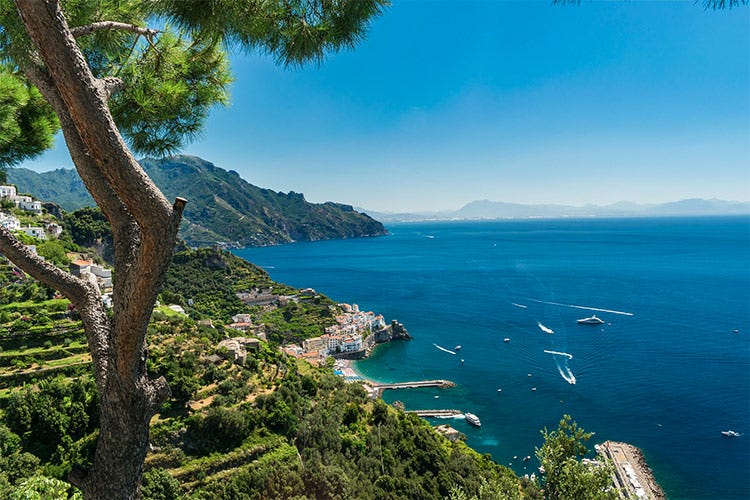 La Costiera Amalfitana  Vacanze... reali: ecco i 10 luoghi preferiti da Re Carlo III d'Inghilterra