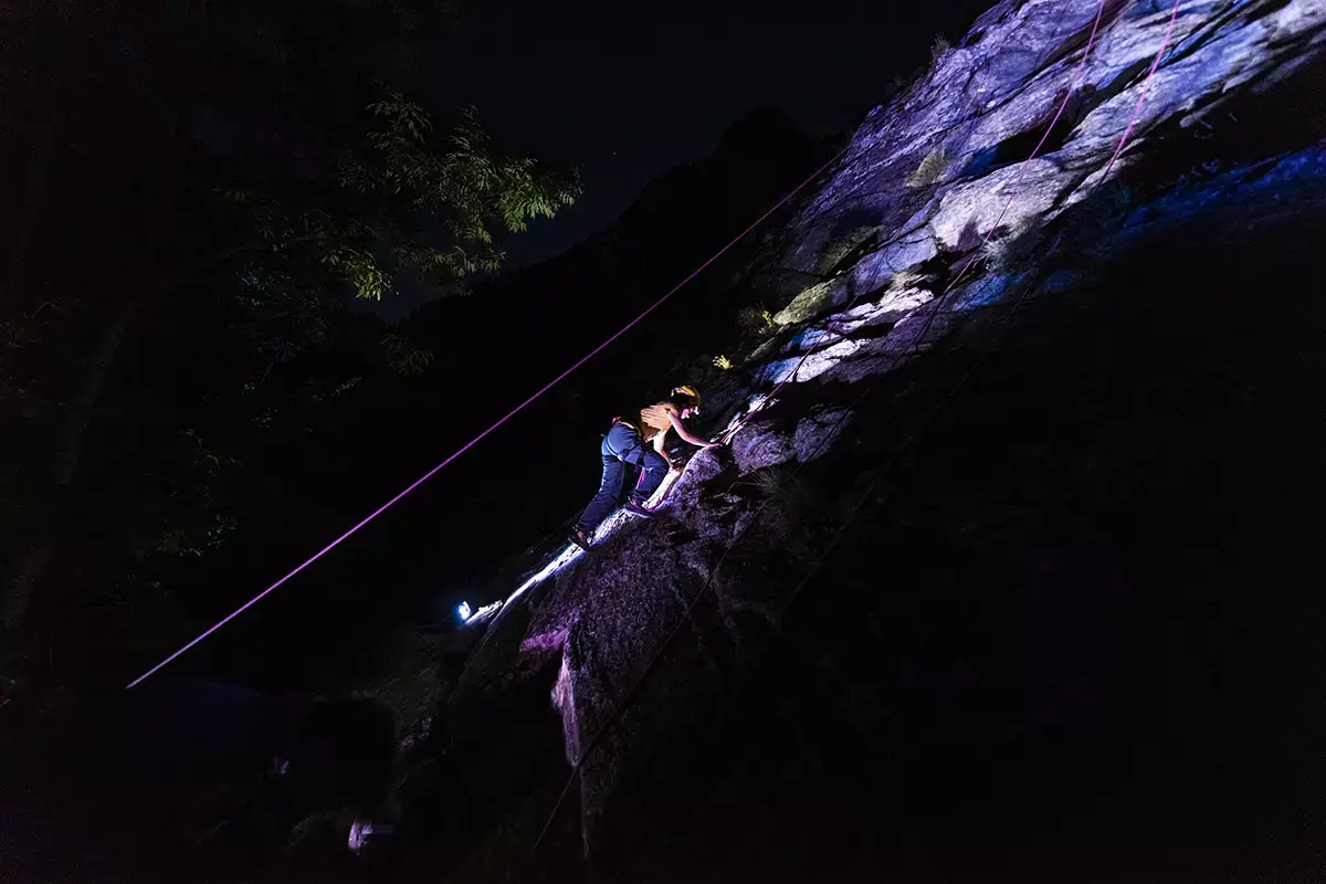 Courmayeur Outdoor Nights, arrampicata notturna. Foto: Giacomo Buzio Che suoni ha l&rsquo;estate a Courmayeur?