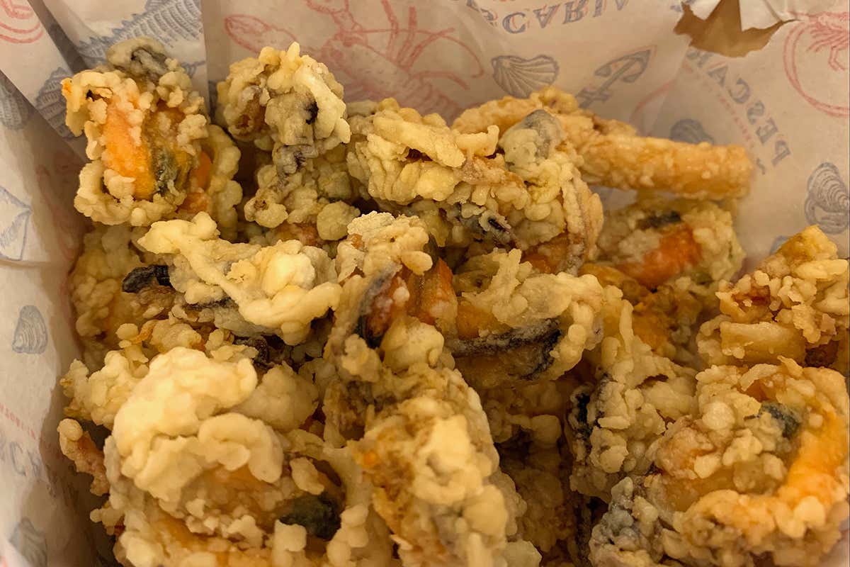 Cozze fritte Pescaria, il fast food di mare funziona